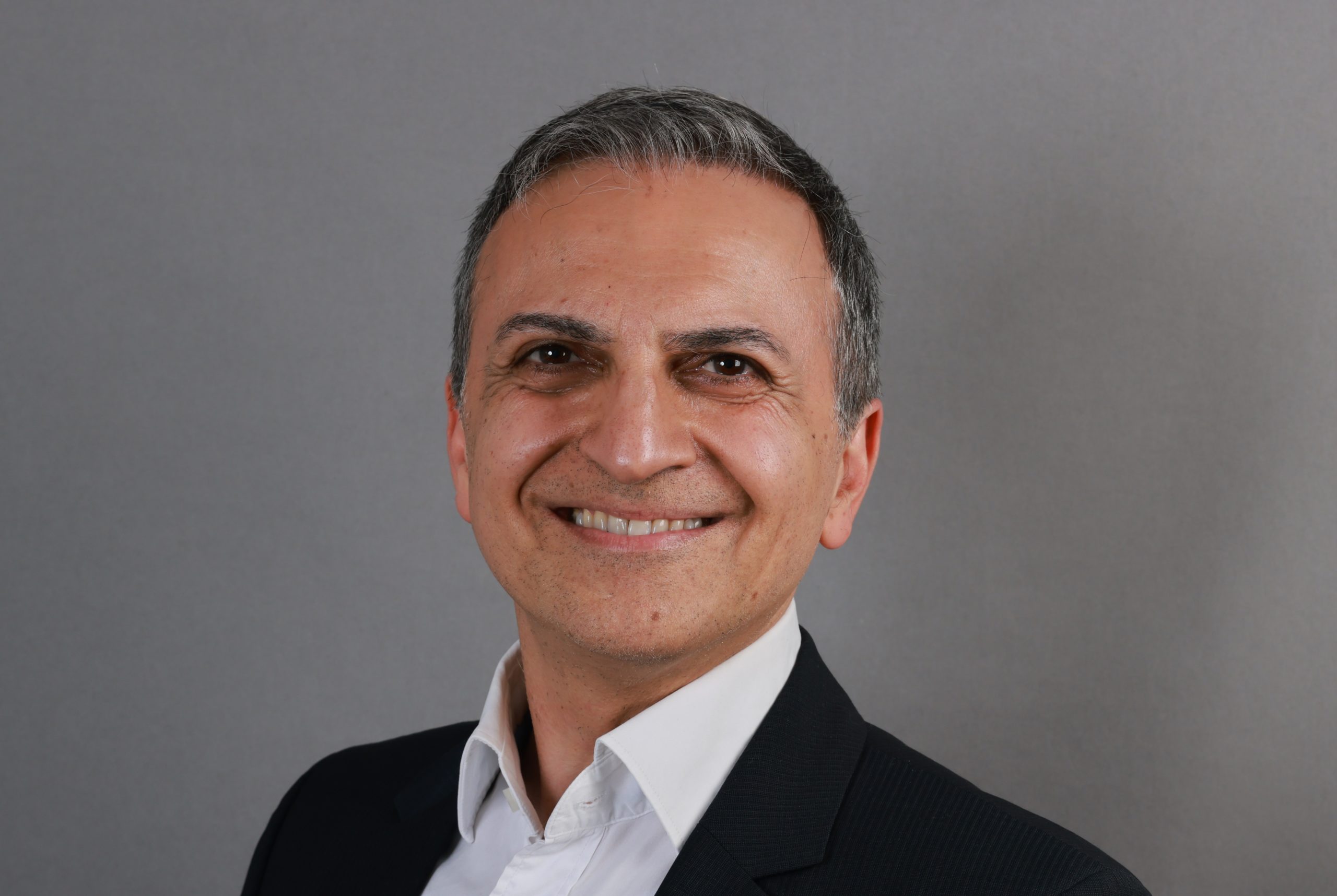 Dr. Sascha Faradjli